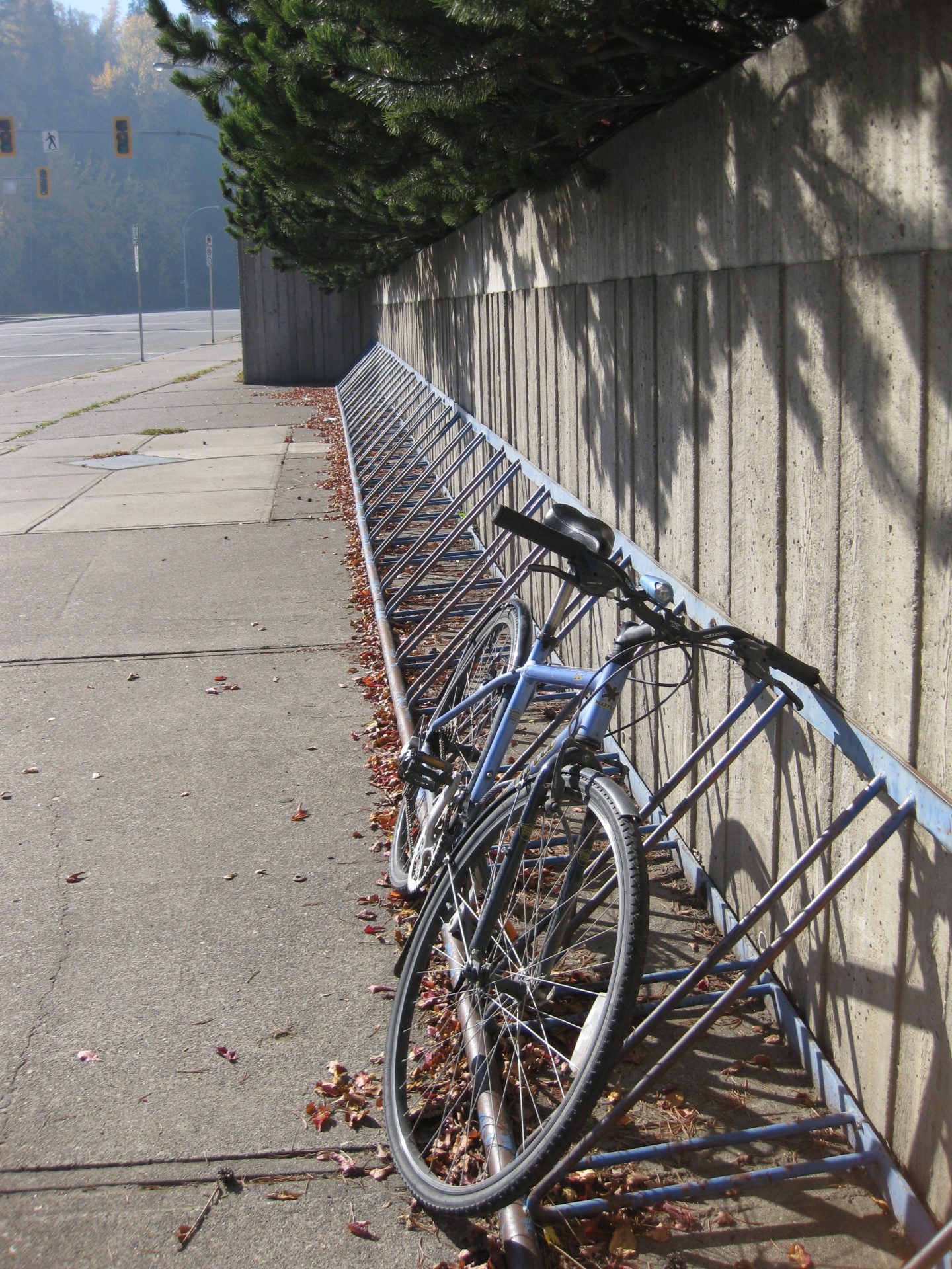 Minor injuries after cyclist and vehicle collide