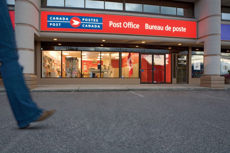 Postal union renewing calls for ‘Bank of Canada Post’