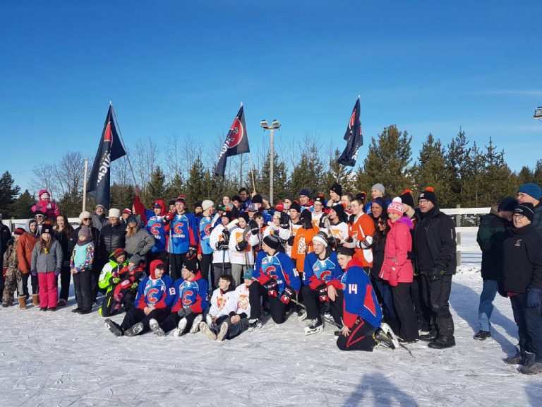 Fanshaw family wins Backyard Rink Contest, hosts Cougars for shinny