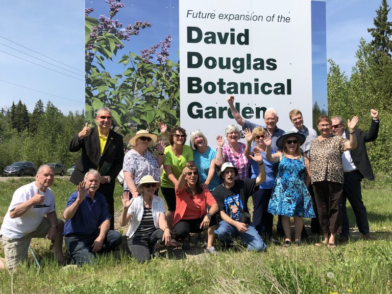 Fundraising campaign kicks off with unveiling of Botanical Garden sign