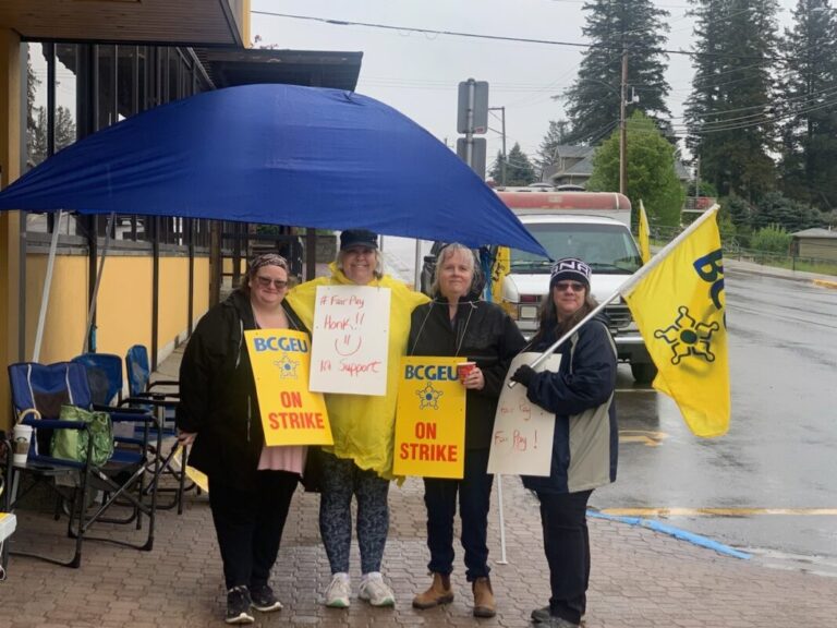 Strike continues for Cariboo Regional District union members