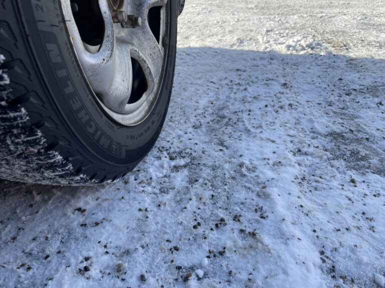 Road Safety at Work reminding drivers of icy road safety